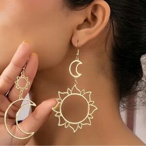 ☀️ Sun and Moon 🌙 gold statement earrings